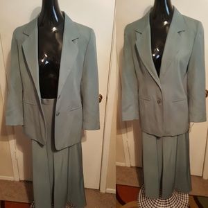 Talbots Petites  suit size 4 ( NWT)